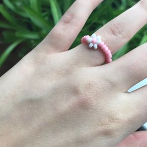 Pink stretchy single flower bead ring